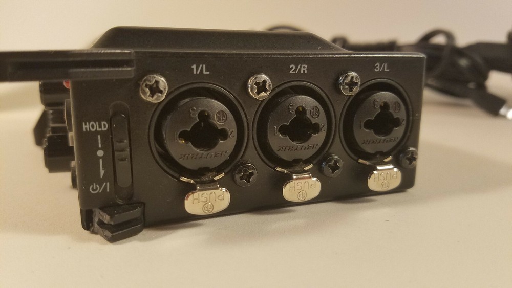 Tascam DR-700 Recorder Working Perfectly w/ broken strap mount (read)