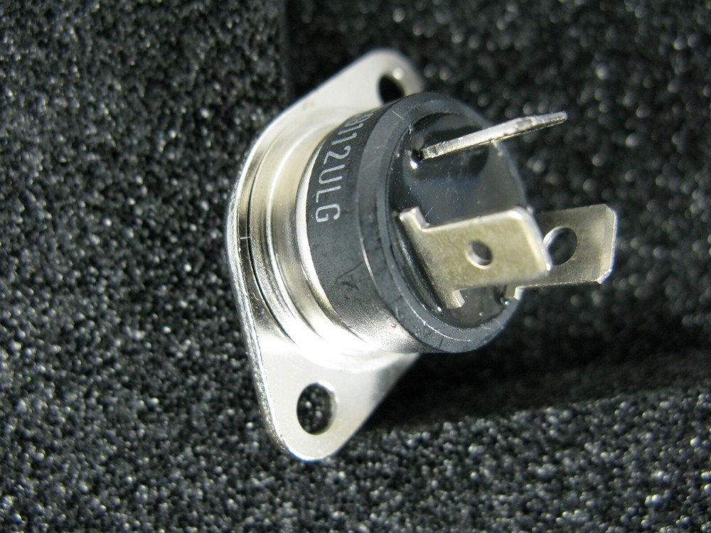 (1) ST MICROELECTONICS BTA25-600A 30A 600V TRIAC PNPN