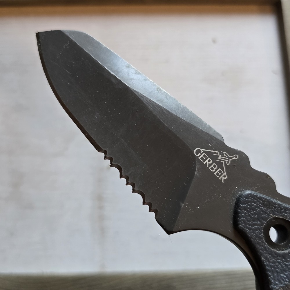 GERBER EPIC FIXED BLADE KNIFE & SHEATH HAS BOTTLE OPENER