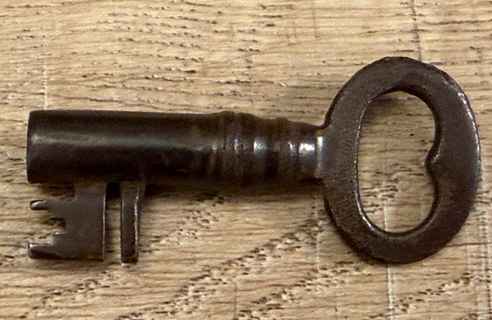 ANTIQUE IRON MOTICE LOCK KEY