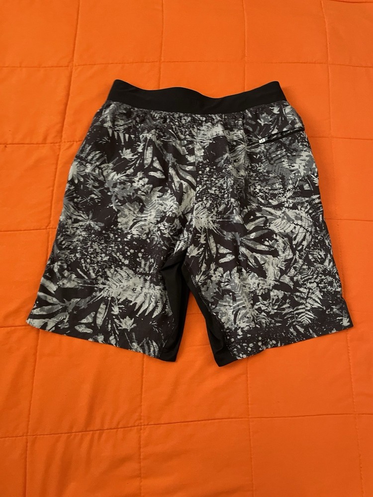 Lululemon Shorts Mens Small Athletic Multicolor