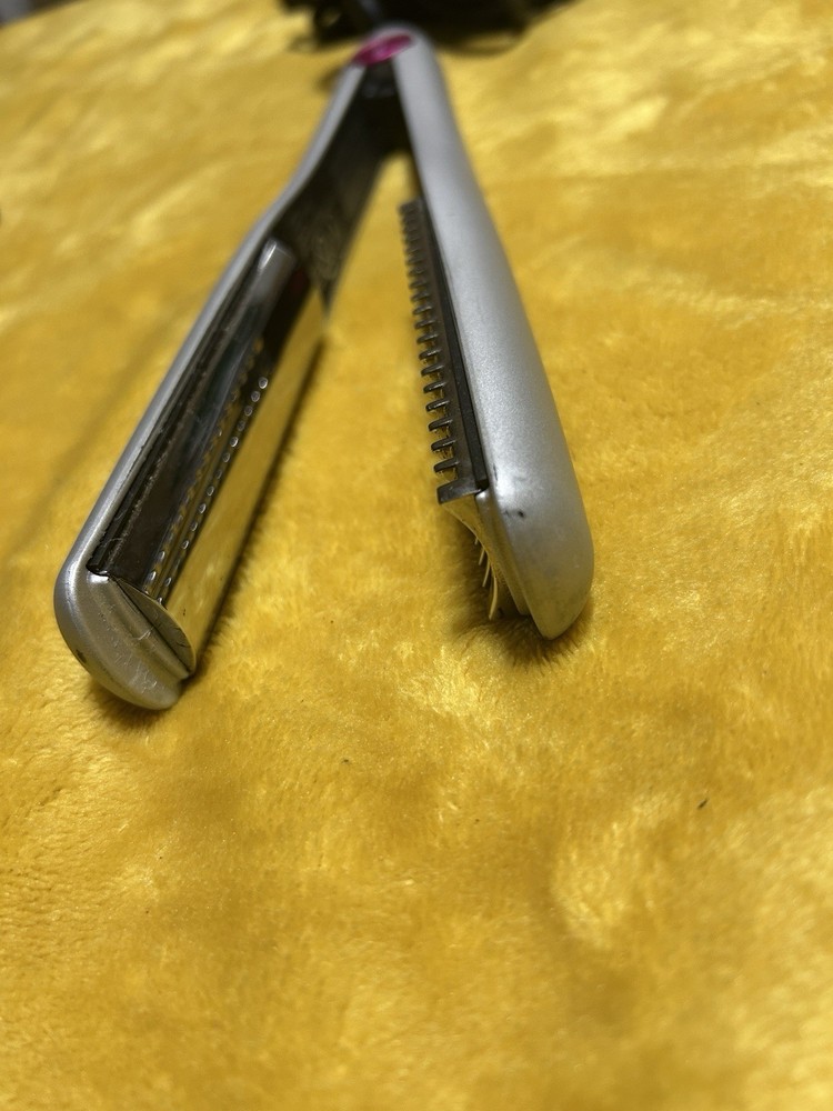 Body By Blowpro Titanium Styling Iron