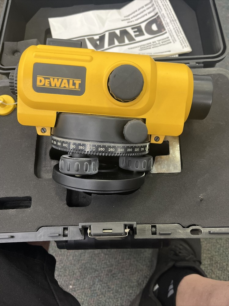 DEWALT DW096 Magnification Automatic Optical Level 26X with Case