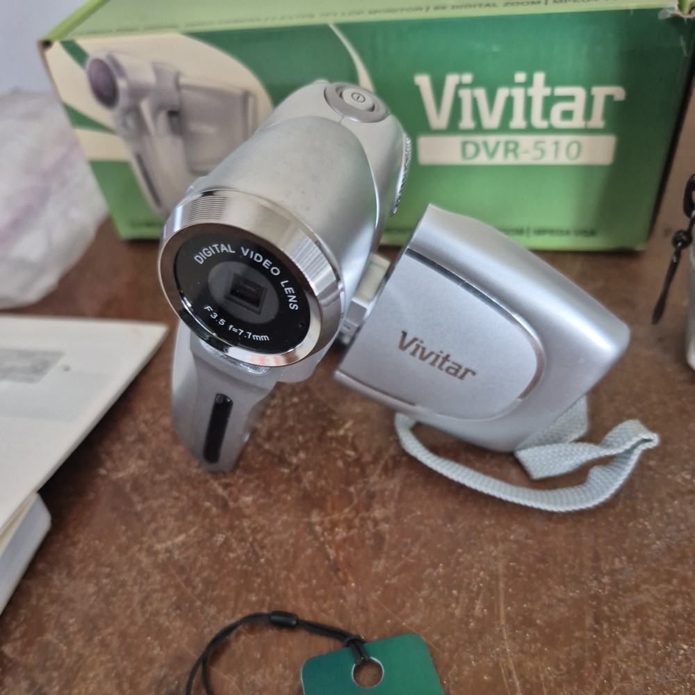 VIVITAR DVR-510 MPEG 4 DIGITAL VIDEO CAMERA boxed untested