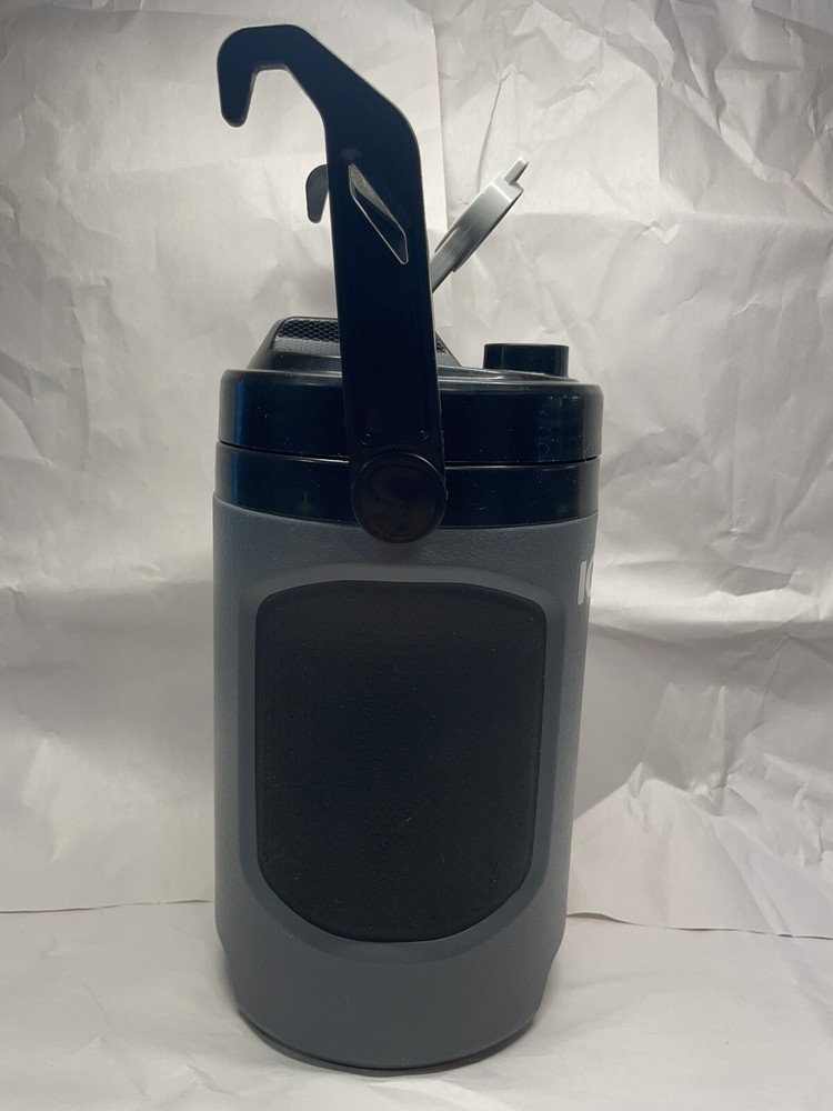 Igloo Latitude Pro 1/2 gallon water bottle