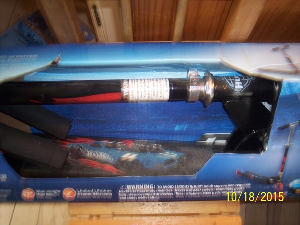 BNIB Huffy Hot Wheels Folding Scooter