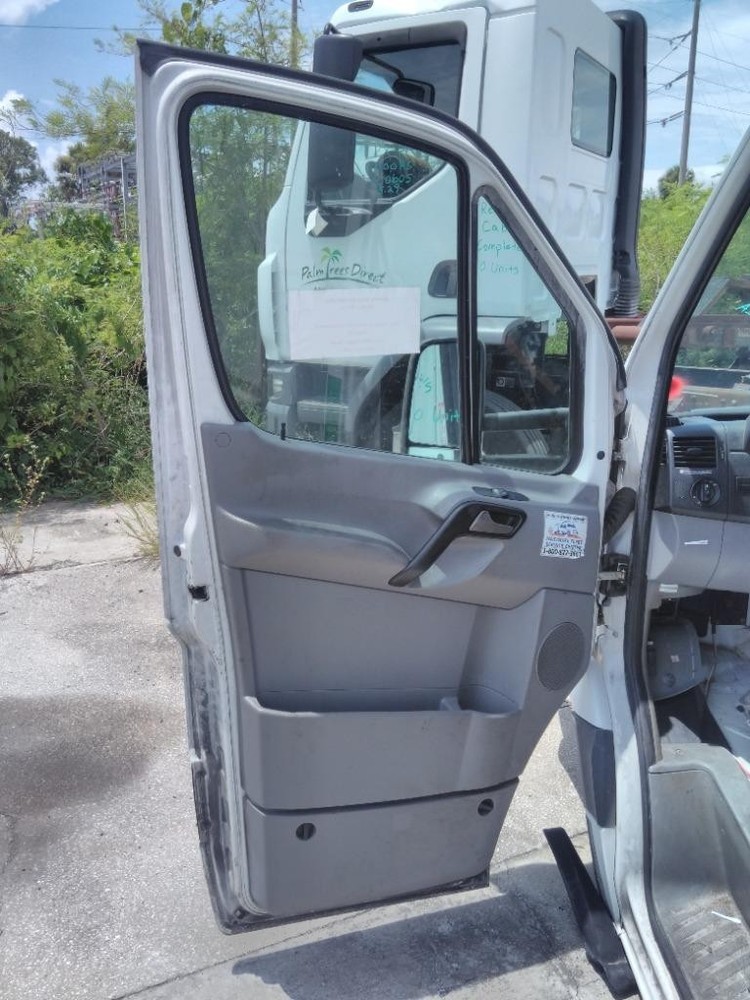 For 2009 FREIGHTLINER SPRINTER 3500 2007-2009 DOOR ASSEMBLY Left ,  FL