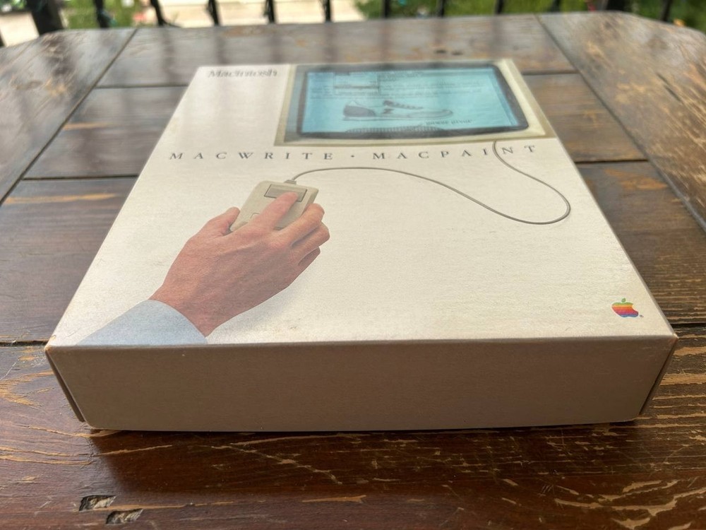 Apple Macintosh MacWrite. MacPaint. Mac software 1984 128K