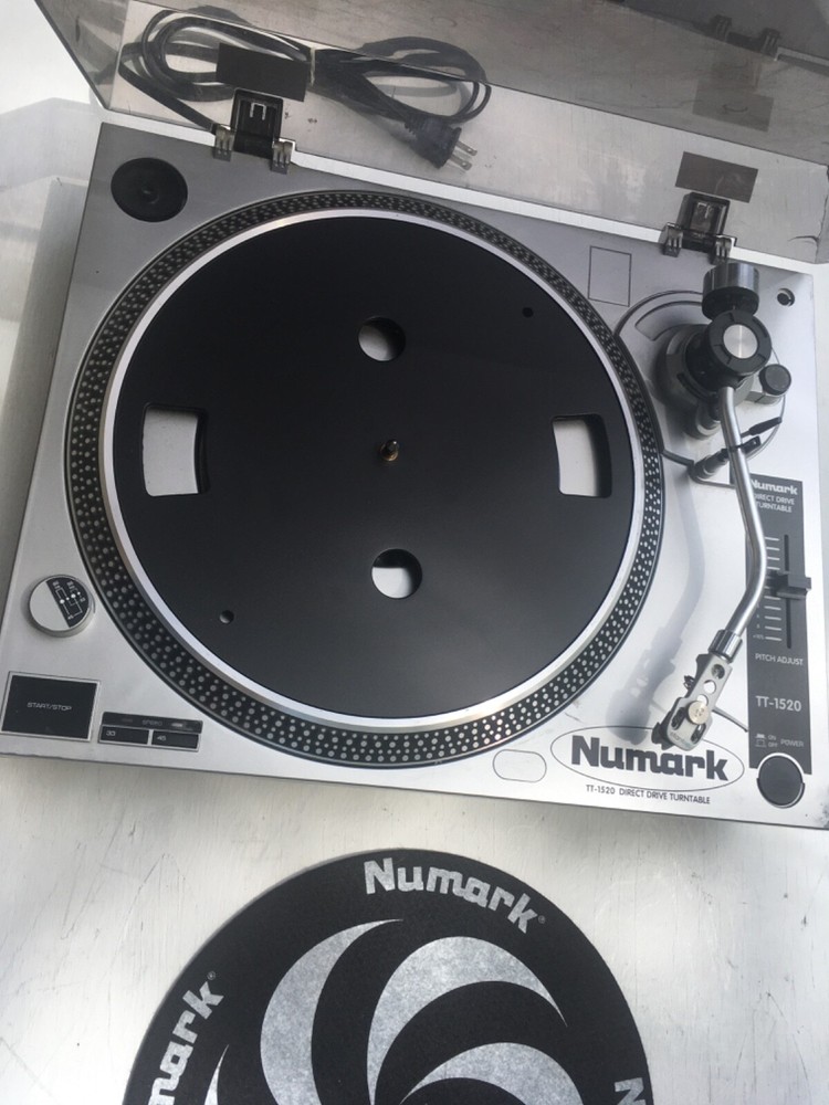 NUMARK tt-1520 Direct Drive Turntable sans W/O needle