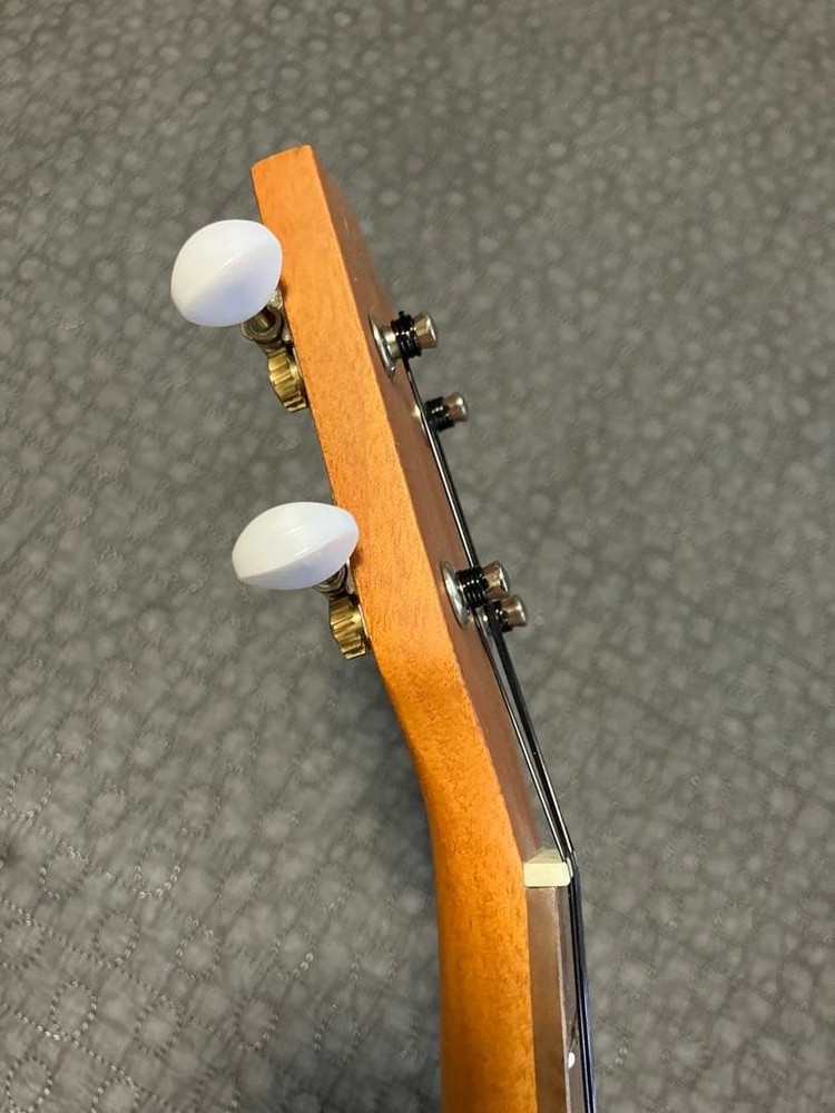 Hanalei HUK-80C Ukulele with case