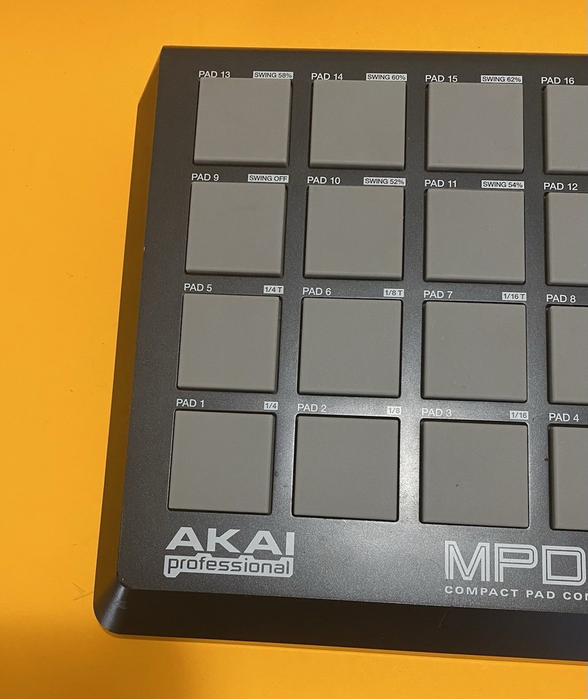 AKAI Professional MPD18 Compact USB MIDI Pad Controller - No Cords