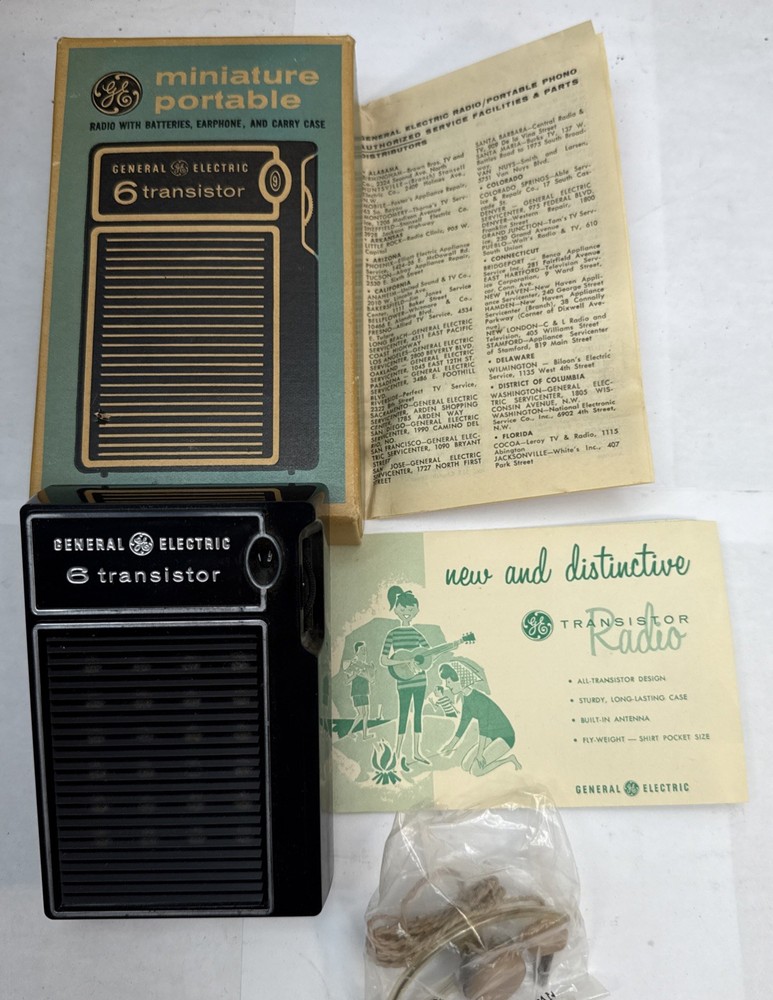 Vintage GE Transistor Radio With Box