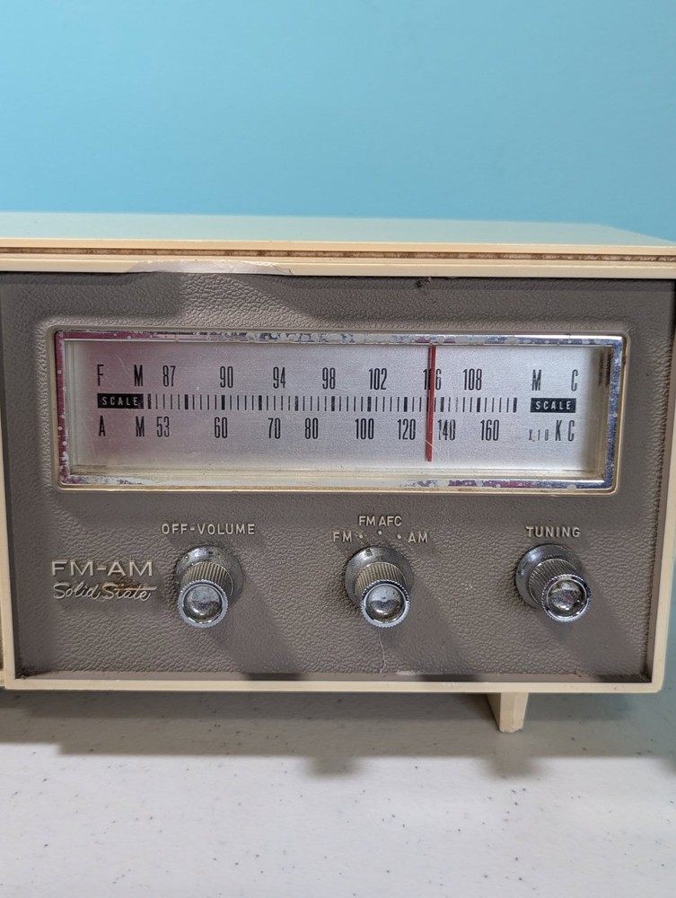 Panasonic Solid State Transistor AM/FM Radio Model RE-6137 Vintage
