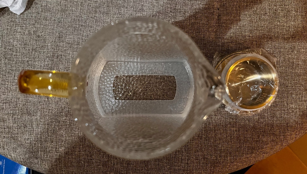 UNBREAKABLE * BOROSILICATE GLASS PITCHER * ARTIFICIALLY BLOWN