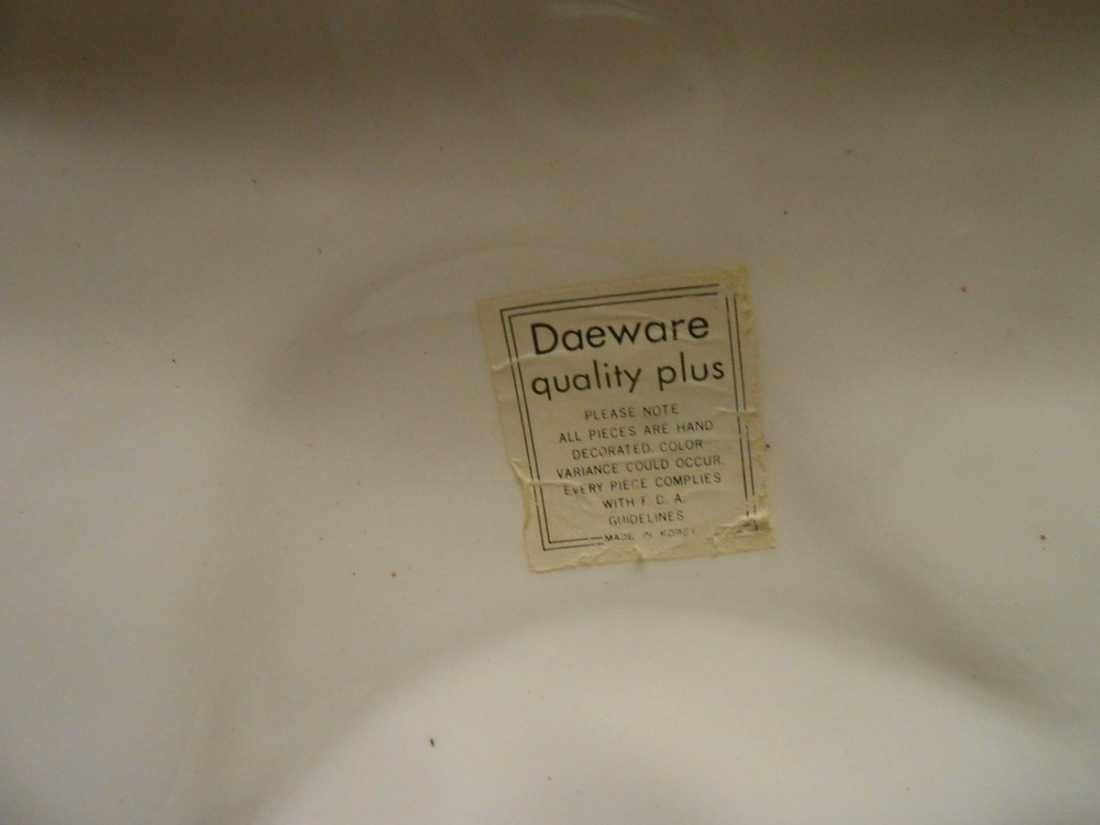 Daeware Ceramic Wall Hanging Mold with Mushrooms 8'X8"