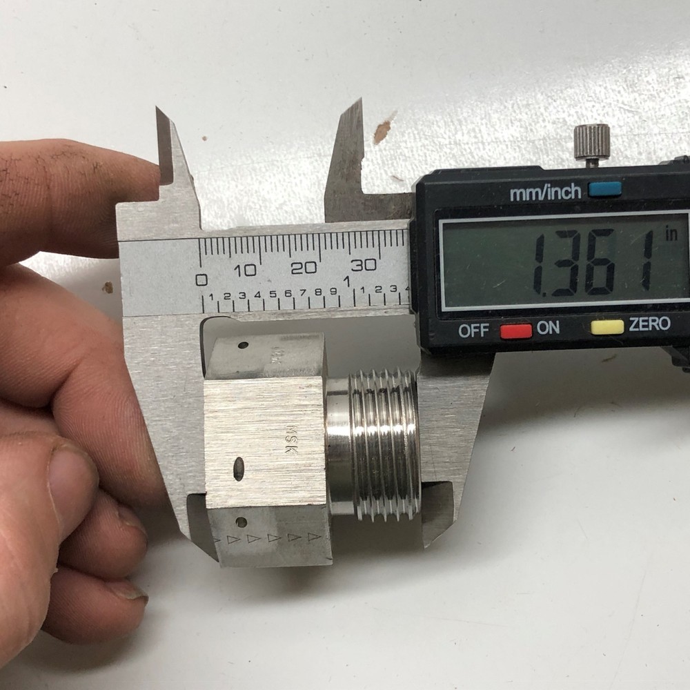MIL SPEC STAINLESS STEEL BOSS REDUCER FITTING