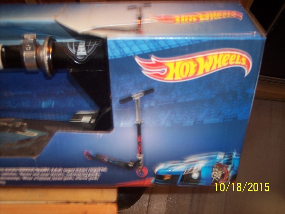 BNIB Huffy Hot Wheels Folding Scooter