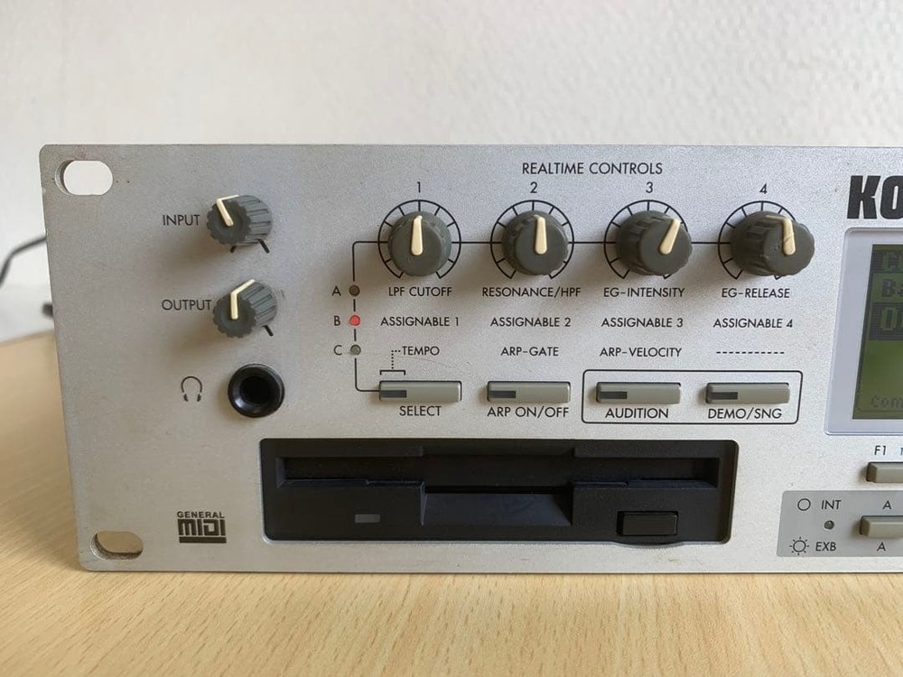 KORG TRITON Rack Synthesizer Working not tested