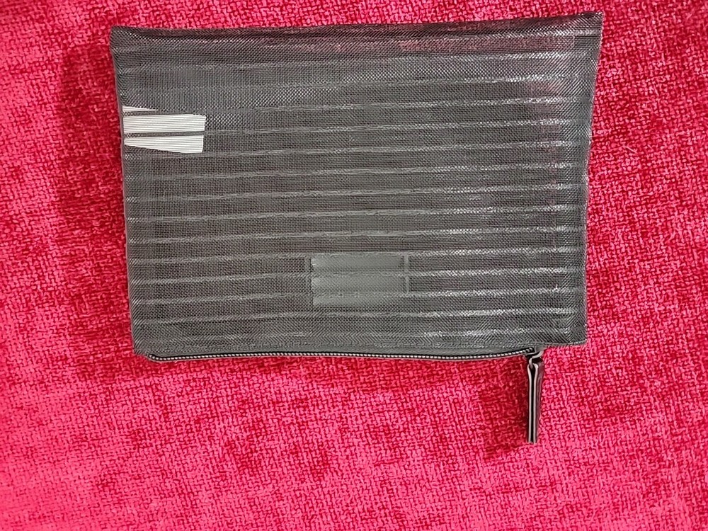 Kate Spade Small Mesh pouch