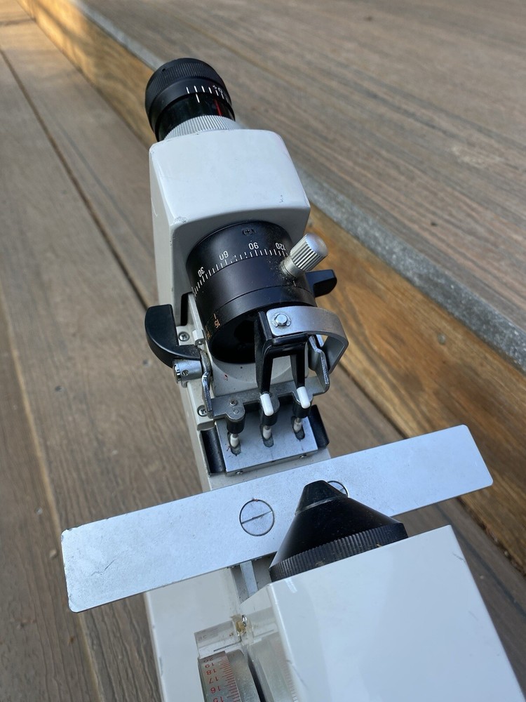 Burton 2020 Lensmeter