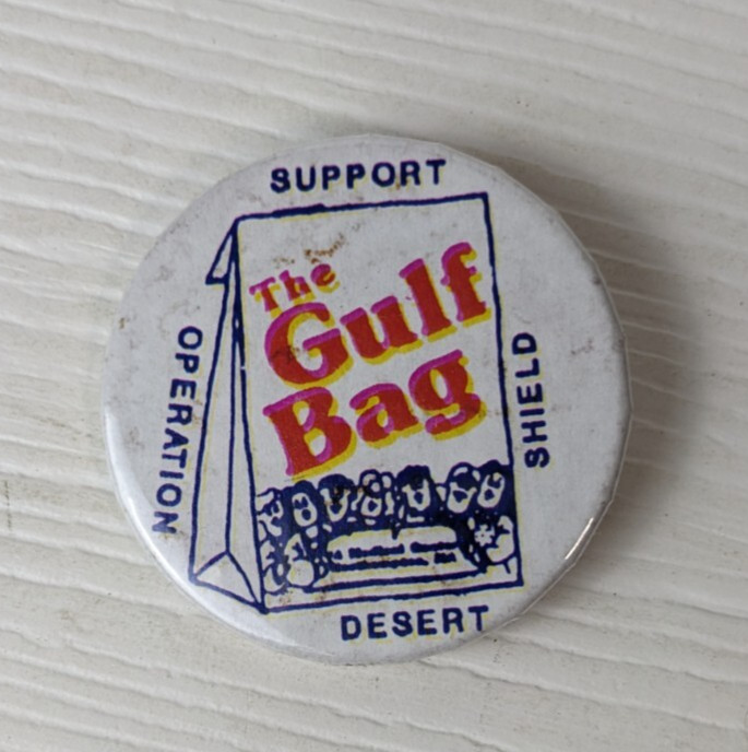 vintage pin The gulf Bag support operation desert shield