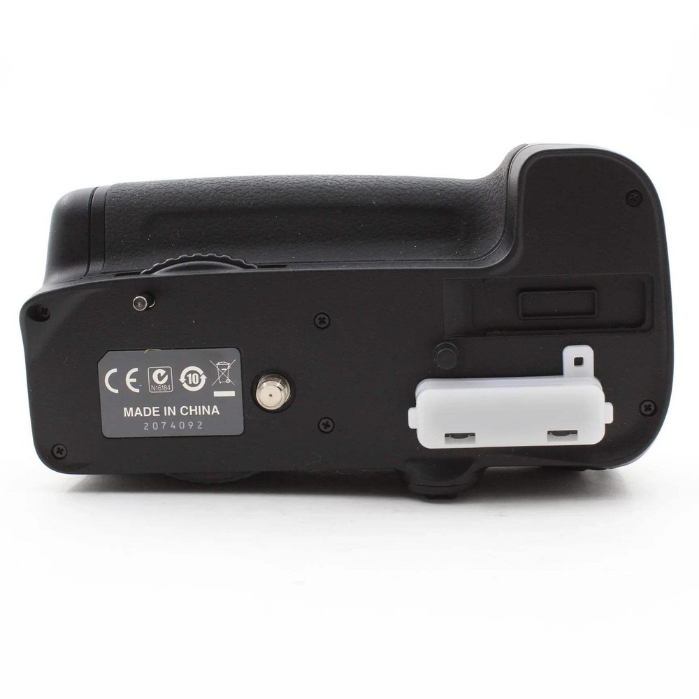 * USED * Nikon MB-D11 Battery Grip Boxed