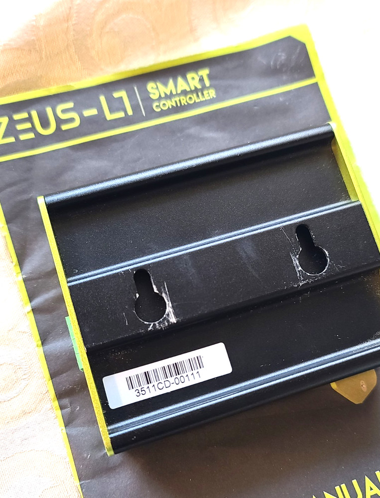 Zeus-L1 Master Grow Light Controller.