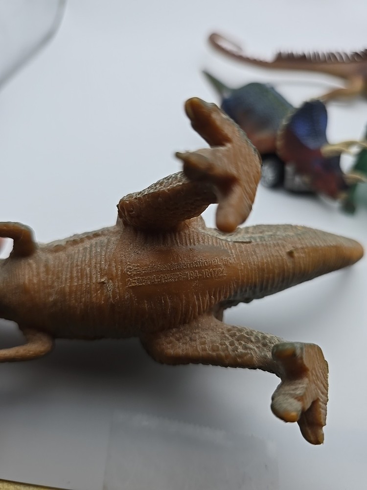 5 Random Dinosaur Toys 4"