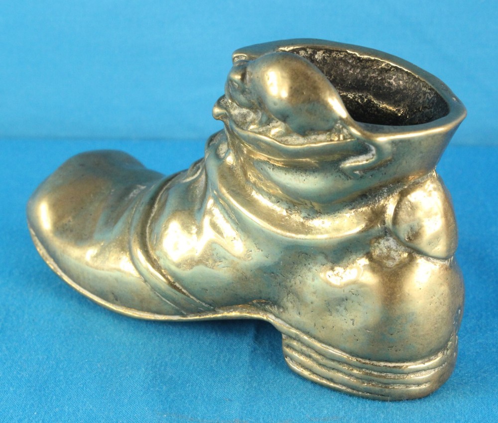 English Solid Brass Man's Tramp Shoe with Mouse on Rim