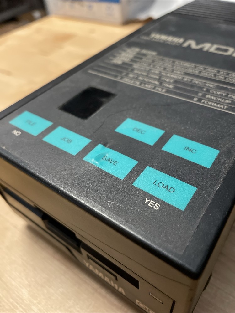 Yamaha MDF1 MIDI Data Filter without Power Supply - Powers On