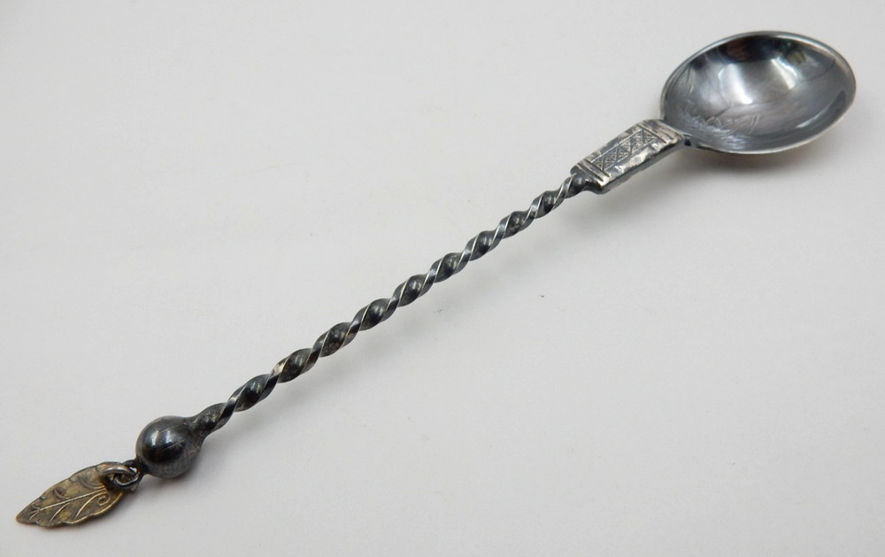VINTAGE SYLVSMIDJA NORWEGIAN .830S SILVER TWISTED HANDLE SPOON, HANGING LEAF END
