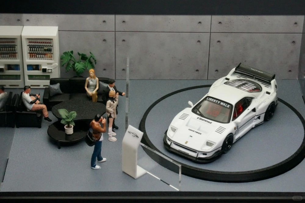 1:64 Scale Desktop Rotating Parking Diorama Display Model