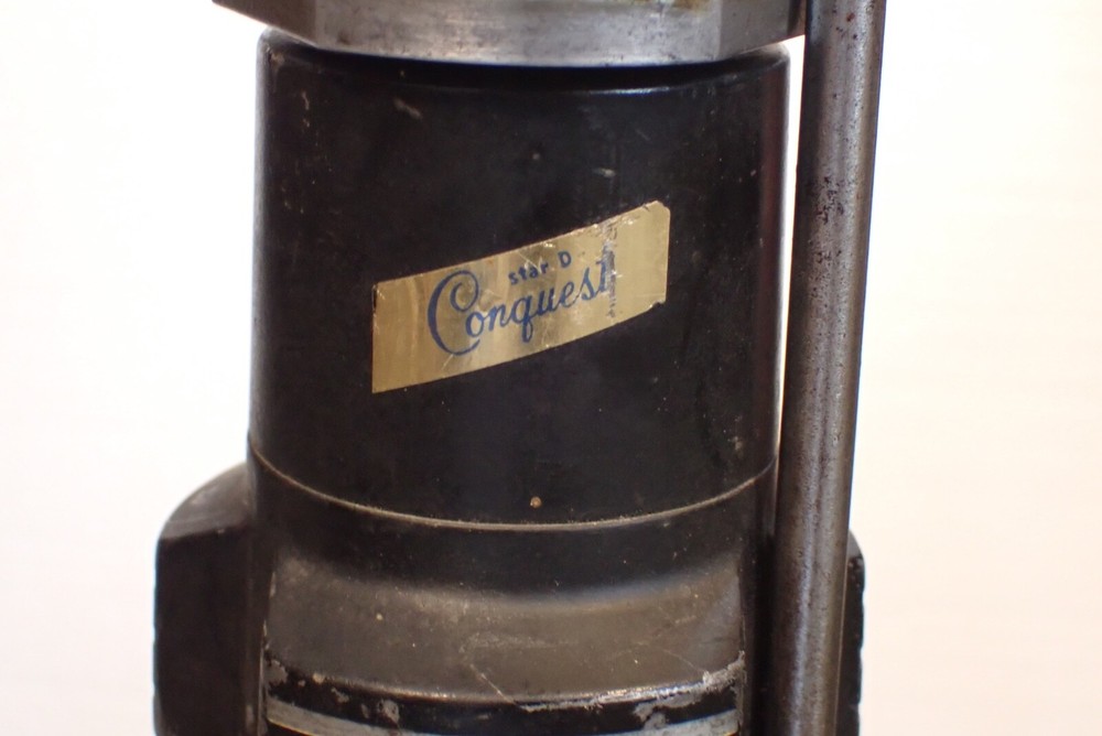 Vintage DAVIDSON STAR D CONQUEST Tripod , (Range 24"-70")