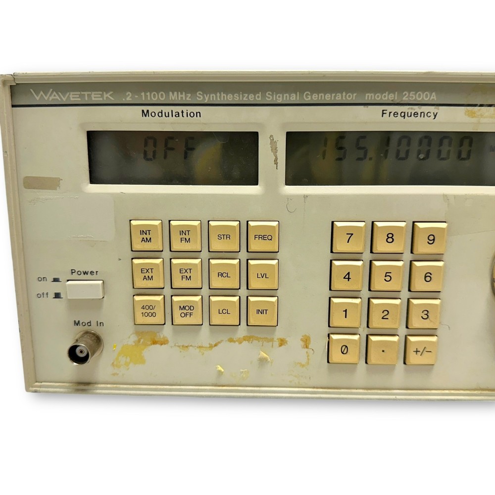 Wavetek 2500A Synthesized Signal Generator .2 - 1100 MHz - Powers On / Tested