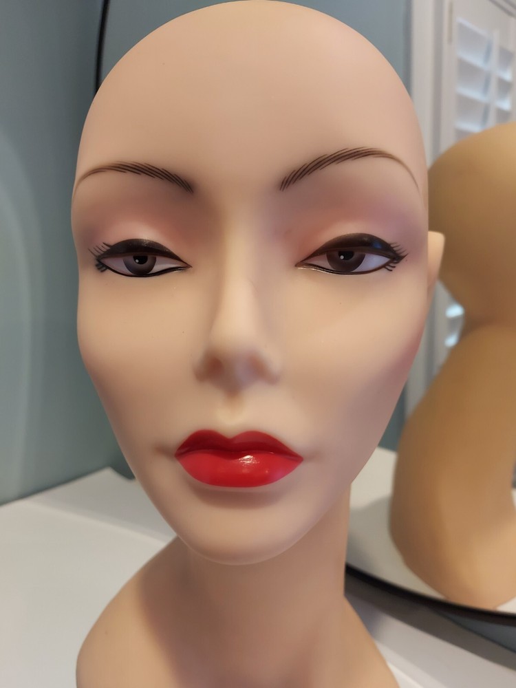 18 " Mannequin for Wigs. Great Condition.