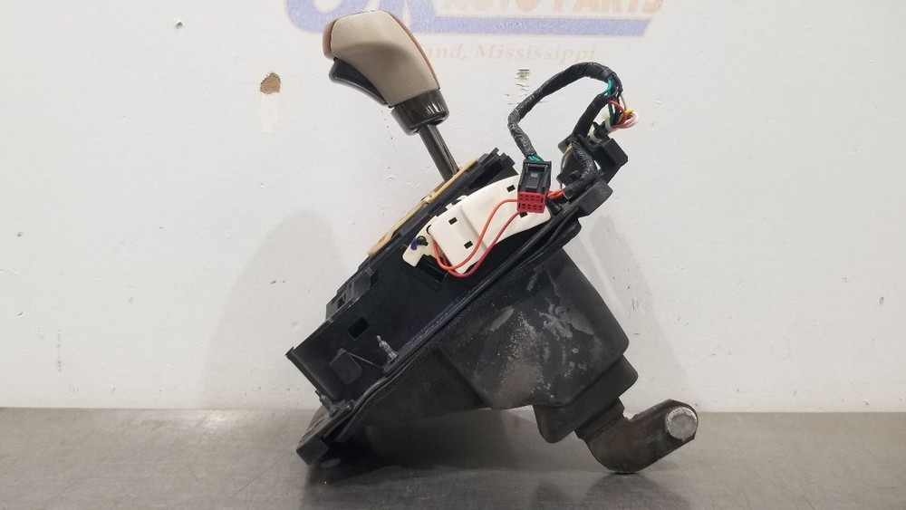 05 CADILLAC XLR AUTOMATIC TRANSMISSION SHIFTER