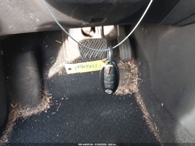 JUKE 2012 Glove Box 4965093