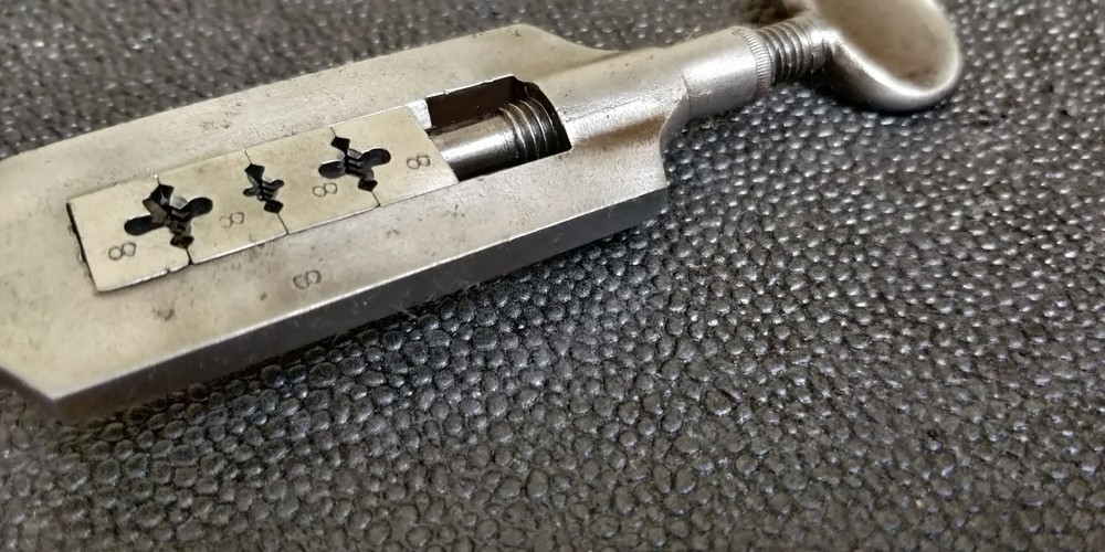 Antique S.W CARD Die Stock No. 00A ~ Threading tool Blacksmith use