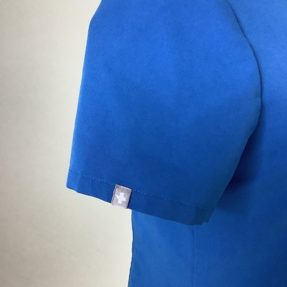 FIGS Technical Collection Scrub Top XS Pockets FW1100