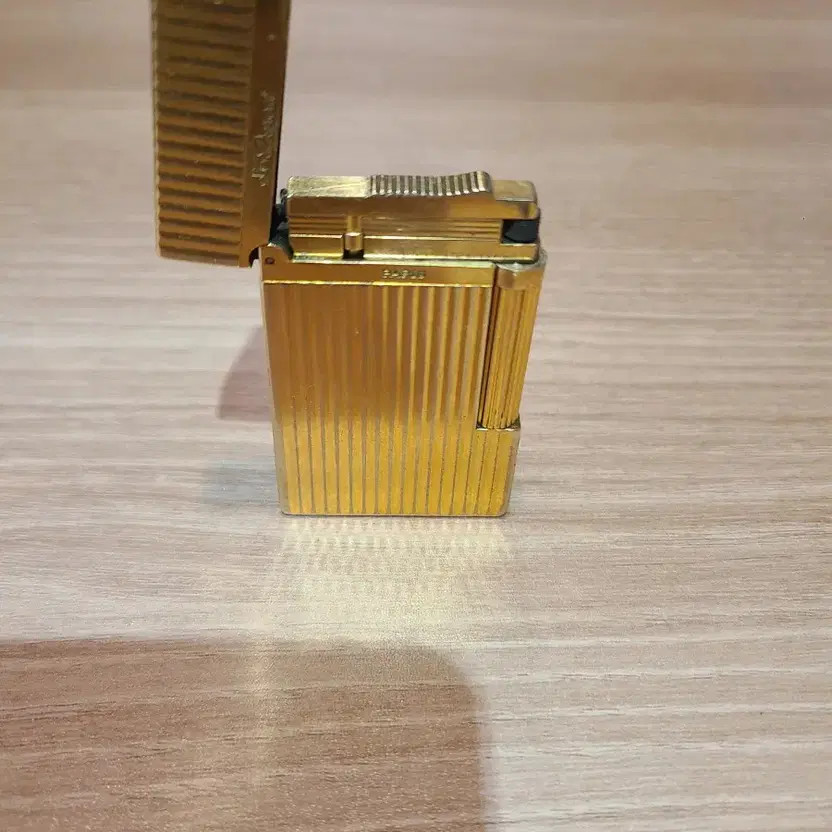 Dufon Genuine CA16827ZZ Lighter Gold Pattern Official