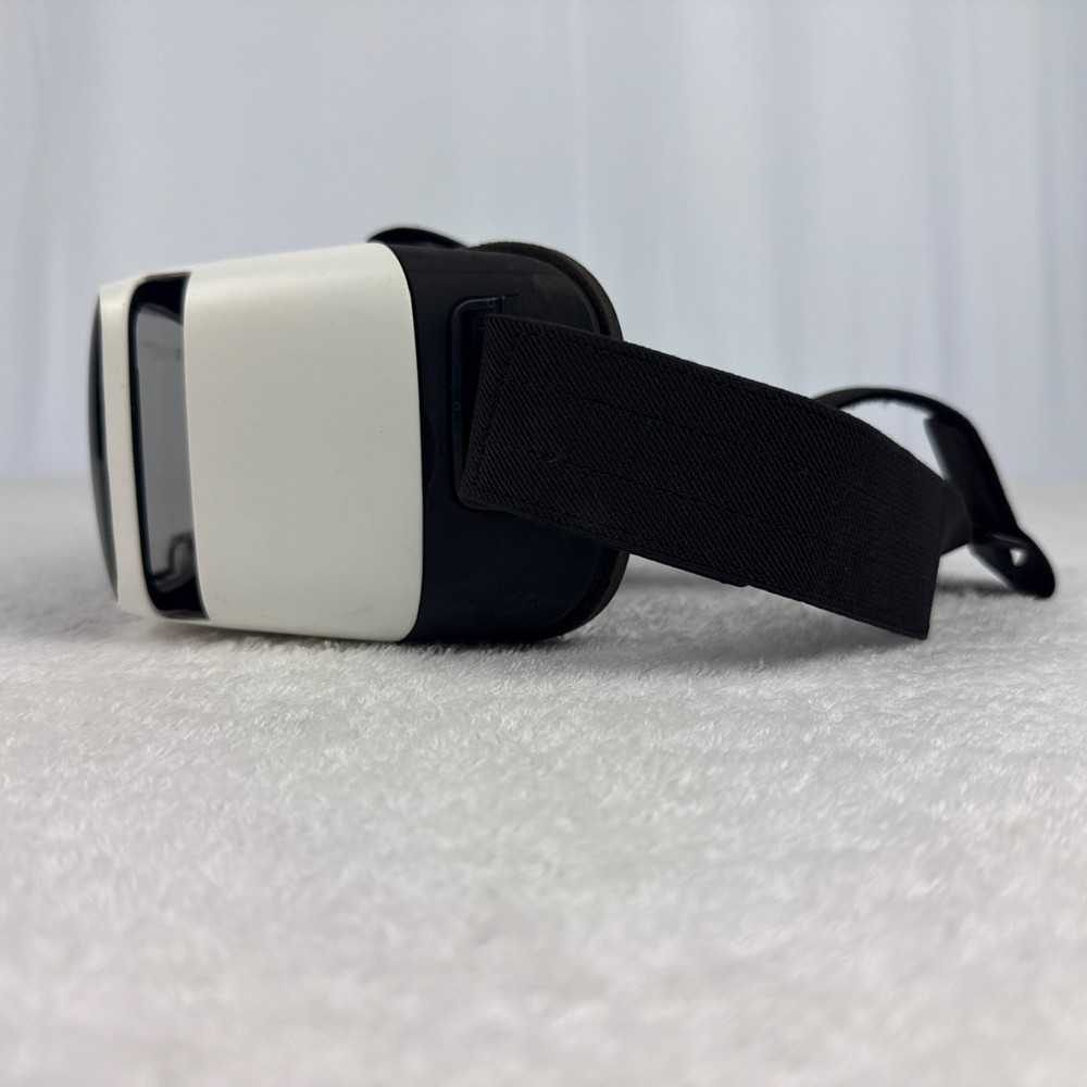 Zeiss VR One Plus Headset Virtual Reality iPhone Android Smartphone ($129 Value)