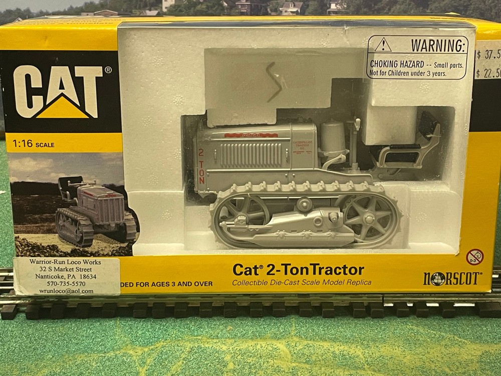 Norscot Caterpillar 2 Ton Track Type Tractor 1:16 Scale