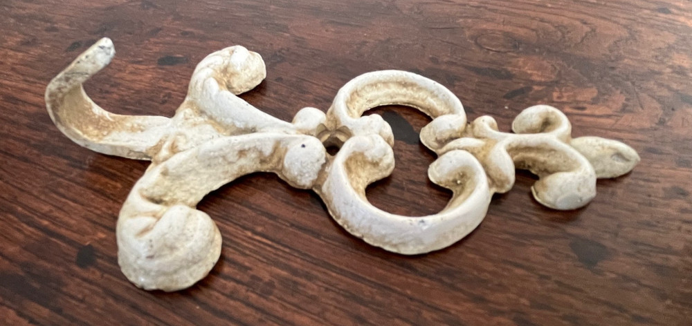 4 Vintage Solid Brass Shabby Chic / Rustic Farmhouse Fleur de Lis Wall Hooks