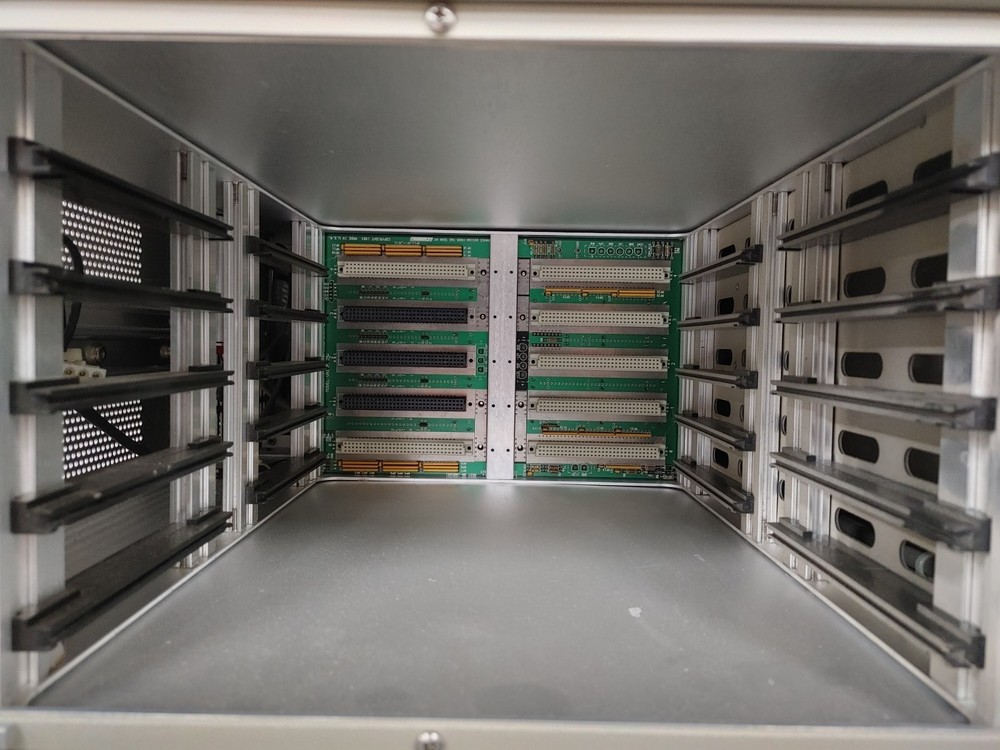 HP HEWLETT PACKARD E1725A Time Interval Analyzer Chassis Only