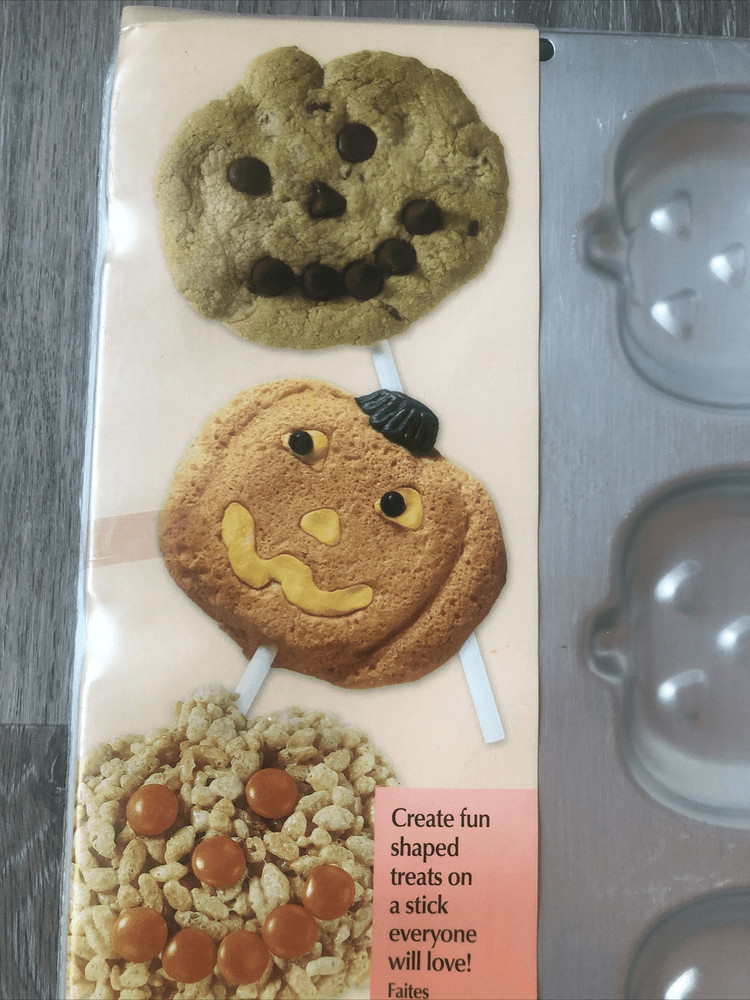 Baking-,Halloween-Wilton Jack-O-Lantern Cookie Pan 2006