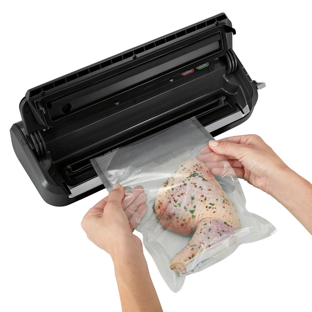 FoodSaver FM2000 Vacuum Sealer Starter System ™