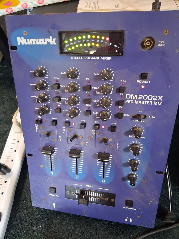 Numark DM2002X Pro Master Mix Dj Mixer Powers On