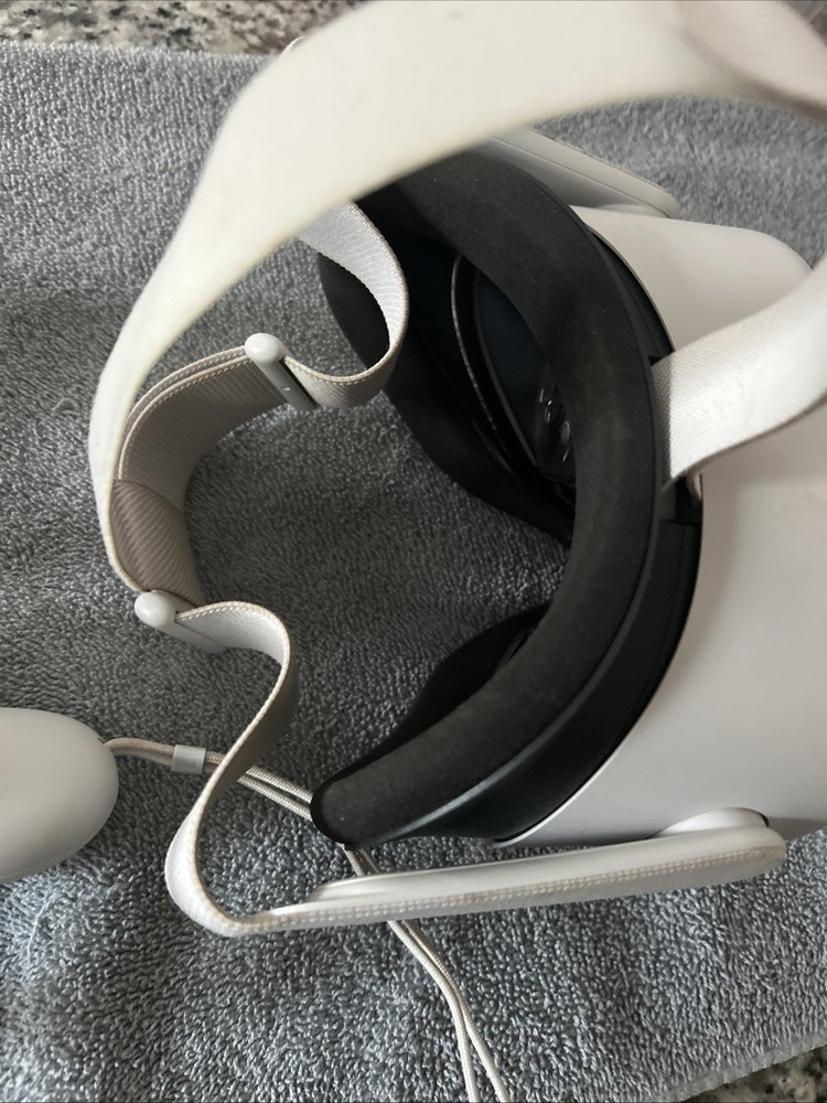 Meta Quest 2 VR Headset