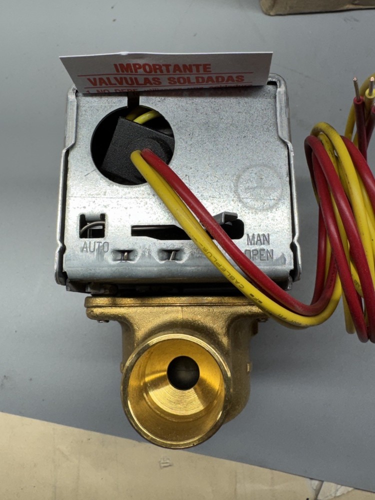 Honeywell Home Motorized Valve model V8043E1012