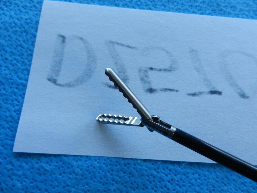 D2570 Vikon Surgical 5mm 33cm Wavy Grasping Forceps VK-48048